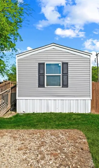 205 E Park Street, Frost TX 76641 - Photo 2