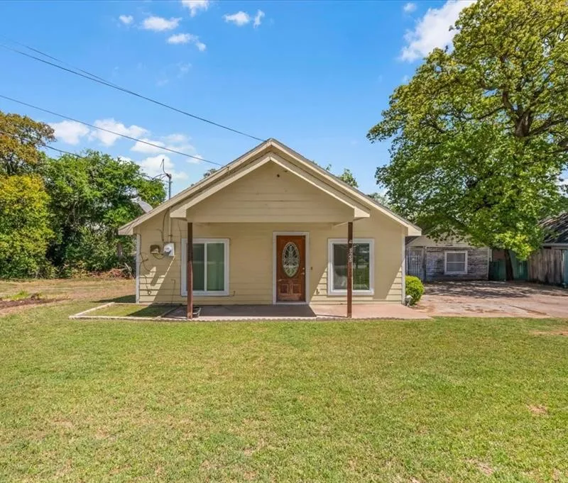 828 Springer Avenue, Fort Worth TX 76114