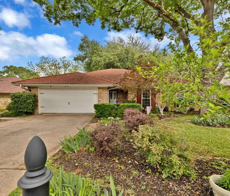 1823 Ridgebrook Drive, Arlington TX 76015