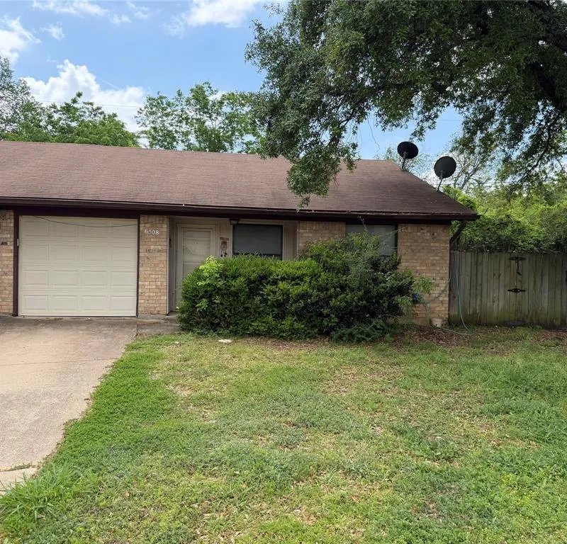 6508 Oak Forest Court, Fort Worth TX 76112