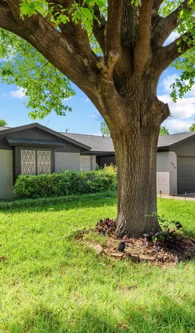 708 Del Mar Lane, Arlington TX 76012 - Photo 3