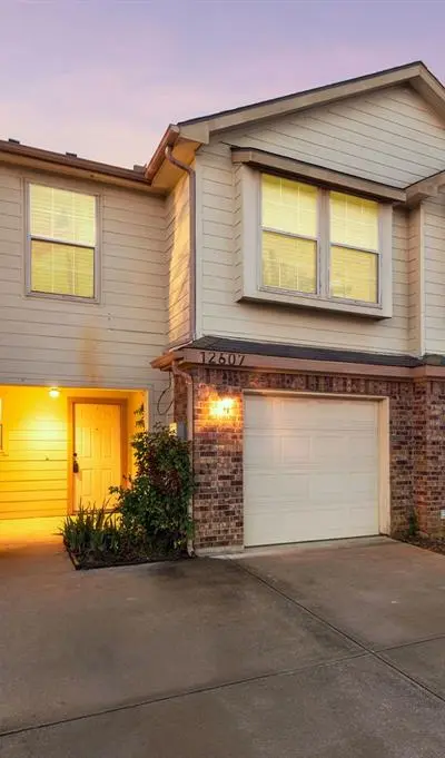 12607 Oceanside Drive, Fort Worth TX 76040 - Photo 2