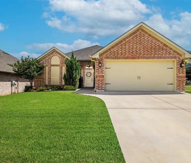 1905 Town Creek Circle, Weatherford TX 76086