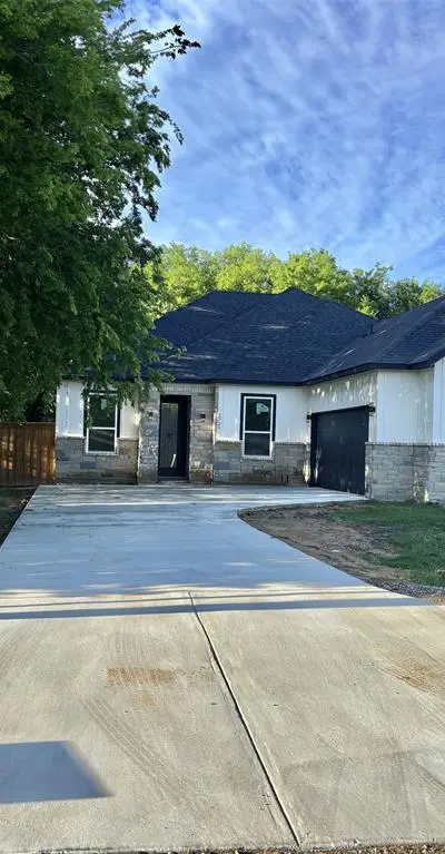 2729 Pike Drive, Lancaster TX 75134