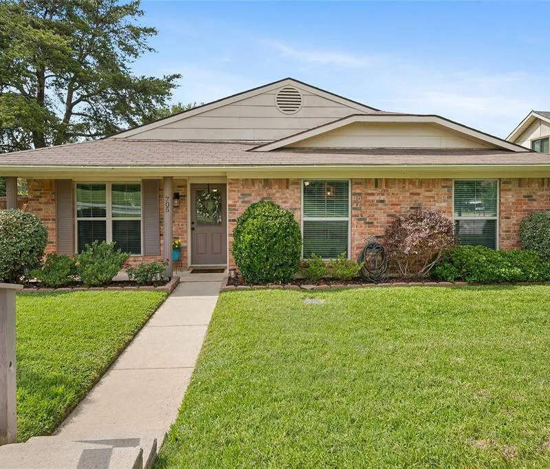705 Walnut Drive, Lewisville TX 75067