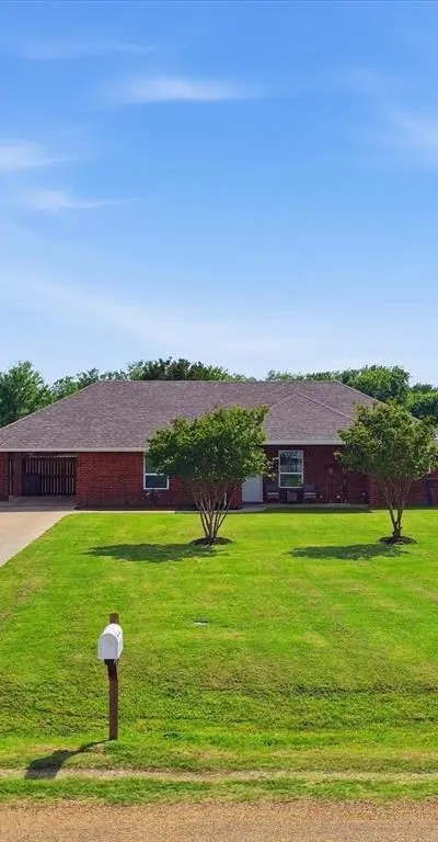 636 E Eubank Street, Mabank TX 75147 - Photo 2