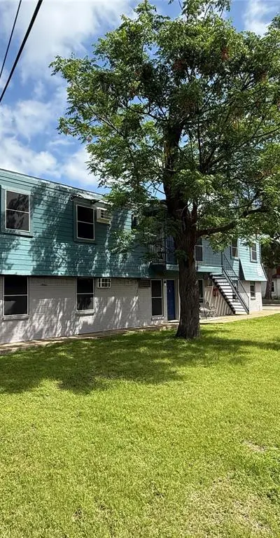 111 E Rogers Street, Arlington TX 76011 - Photo 2