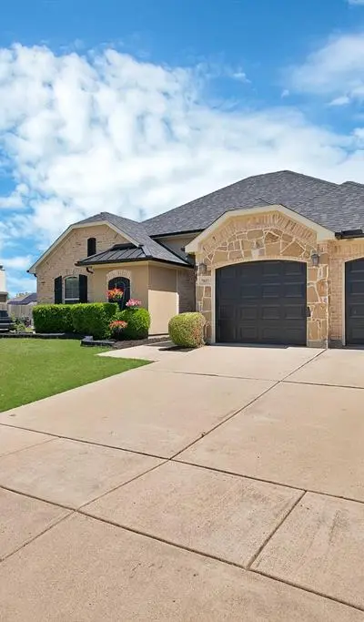 7817 Black Willow Lane, Arlington TX 76002 - Photo 2