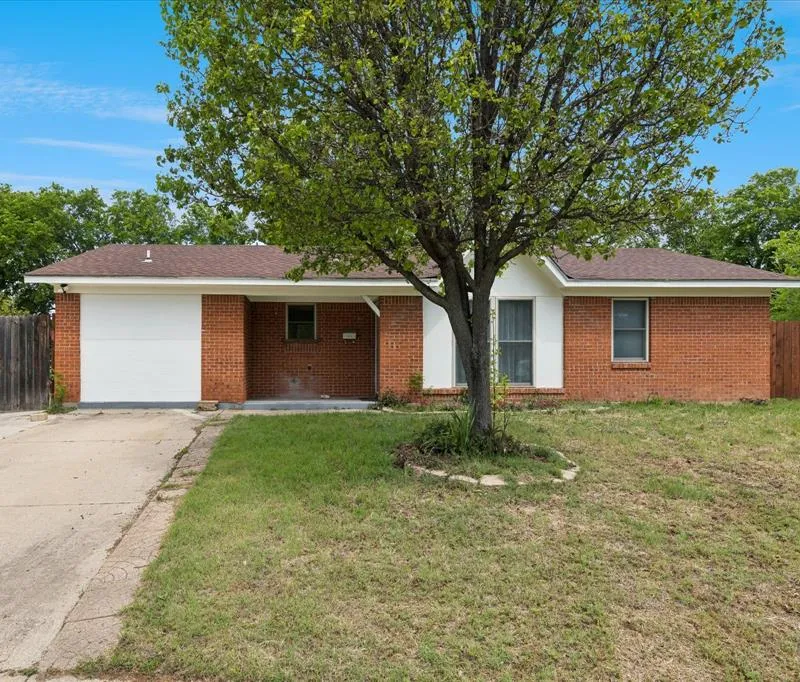 4806 Jaycrest Court, Fort Worth TX 76135