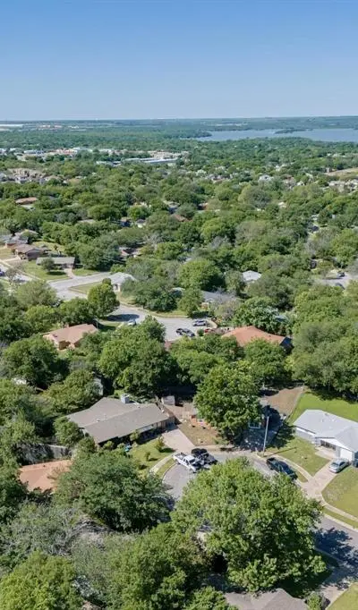 4806 Jaycrest Court, Fort Worth TX 76135 - Photo 3