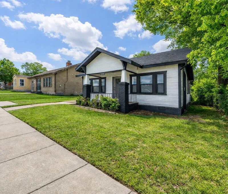 2628 Avenue G, Fort Worth TX 76105