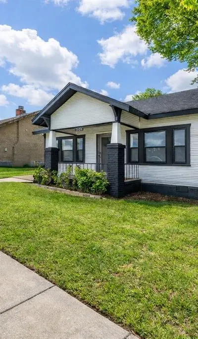 2628 Avenue G, Fort Worth TX 76105