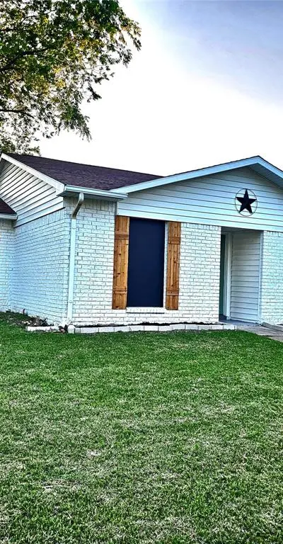 7426 Cloverglen Drive, Dallas TX 75249 - Photo 3