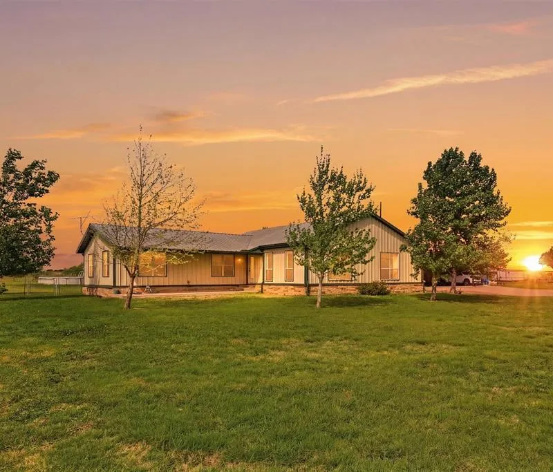10208 County Road 418, Grandview TX 76050