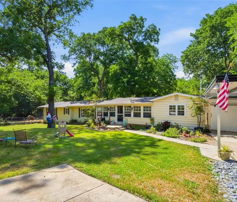 1641 Ben Davis Drive, Garland TX 75040