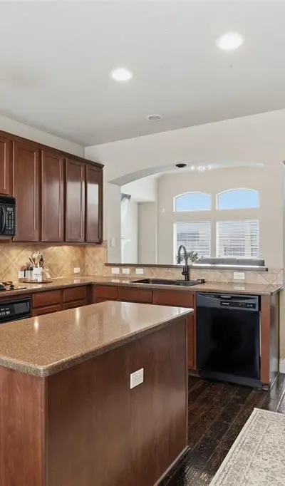 2451 Beachview Drive, Grand Prairie TX 75054 - Photo 5