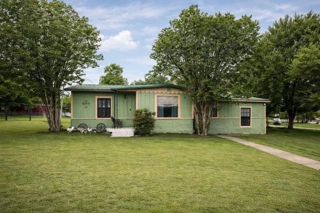 1271 Central Avenue, Newark TX 76071