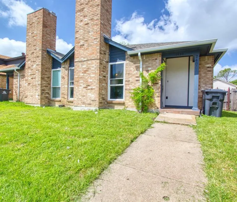 2400 Summer Place Drive, Arlington TX 76014