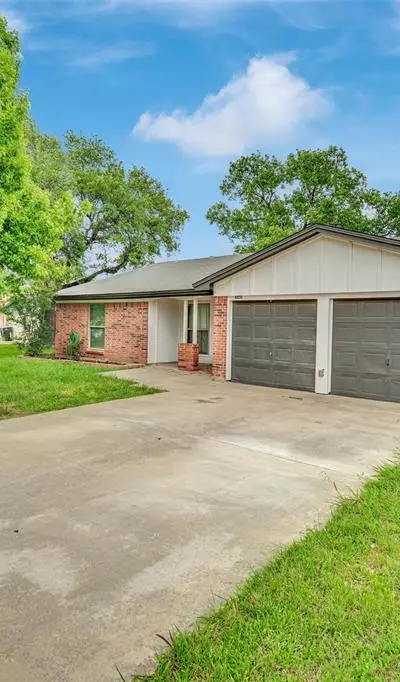 3305 Judy Lynn Drive, Arlington TX 76014 - Photo 2