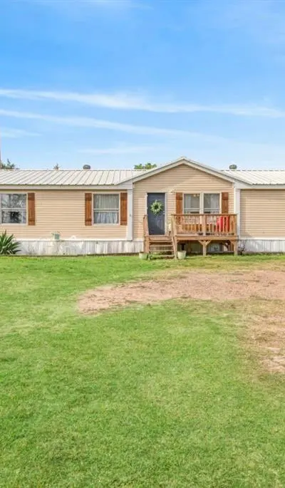 81 County Road 44880, Blossom TX 75416 - Photo 2