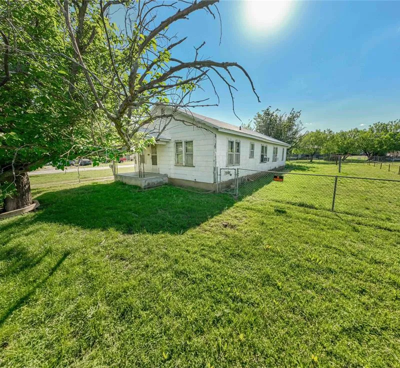 701 N Shelton Street, Breckenridge TX 76424