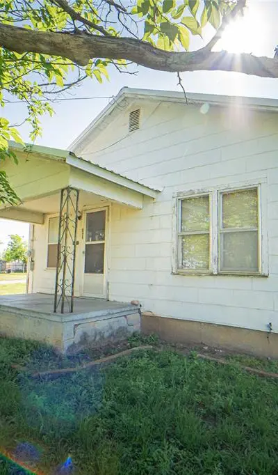 701 N Shelton Street, Breckenridge TX 76424 - Photo 2