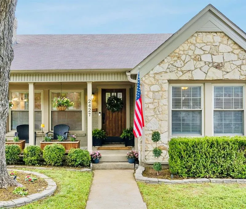 2427 Alco Avenue, Dallas TX 75211