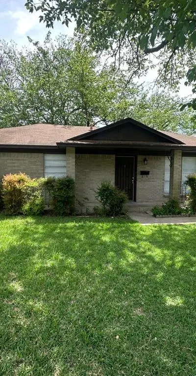 314 W Shaw Street, Duncanville TX 75137 - Photo 2