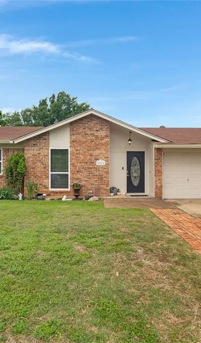 1912 Devonshire Court, Arlington TX 76015