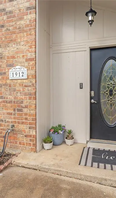 1912 Devonshire Court, Arlington TX 76015 - Photo 2