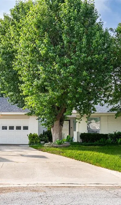 1102 St Croix Court, Arlington TX 76012