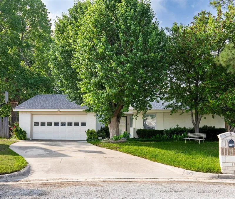 1102 St Croix Court, Arlington TX 76012