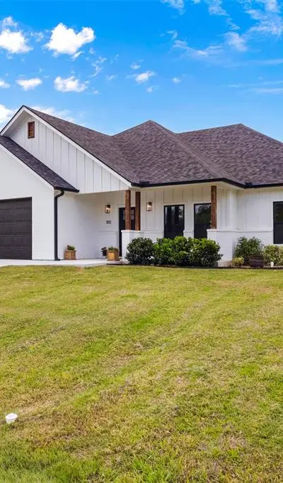 105 Runaway Bay Drive, Runaway Bay TX 76426 - Photo 2
