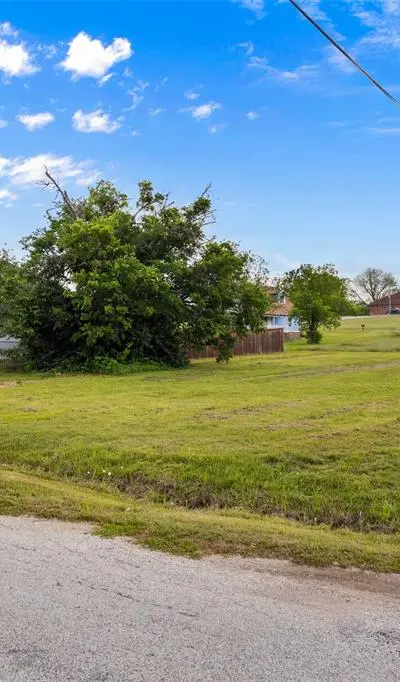 105 Runaway Bay Drive, Runaway Bay TX 76426 - Photo 3