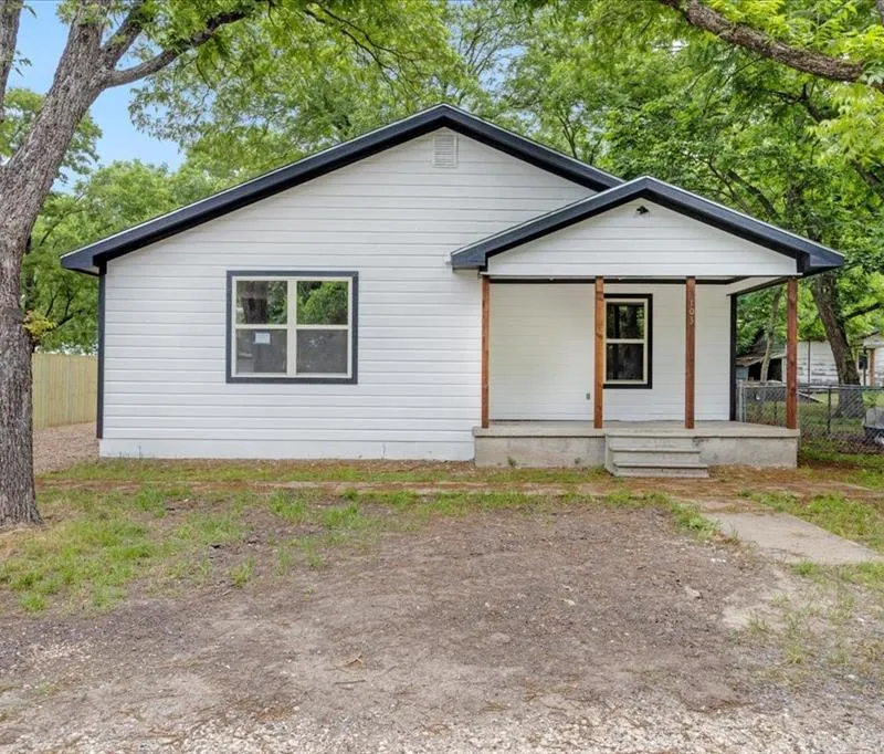 103 N Mill Street, Savoy TX 75479