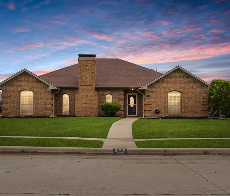 200 Sunny Crest Drive, Murphy TX 75094