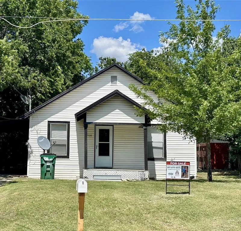 708 Grayson Street, Nocona TX 76255