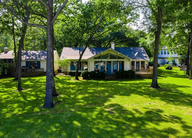 116 Camino Robles Street, Gun Barrel City TX 75156