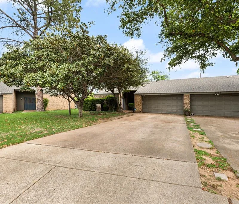 1801 Woodview Court, Grand Prairie TX 75050