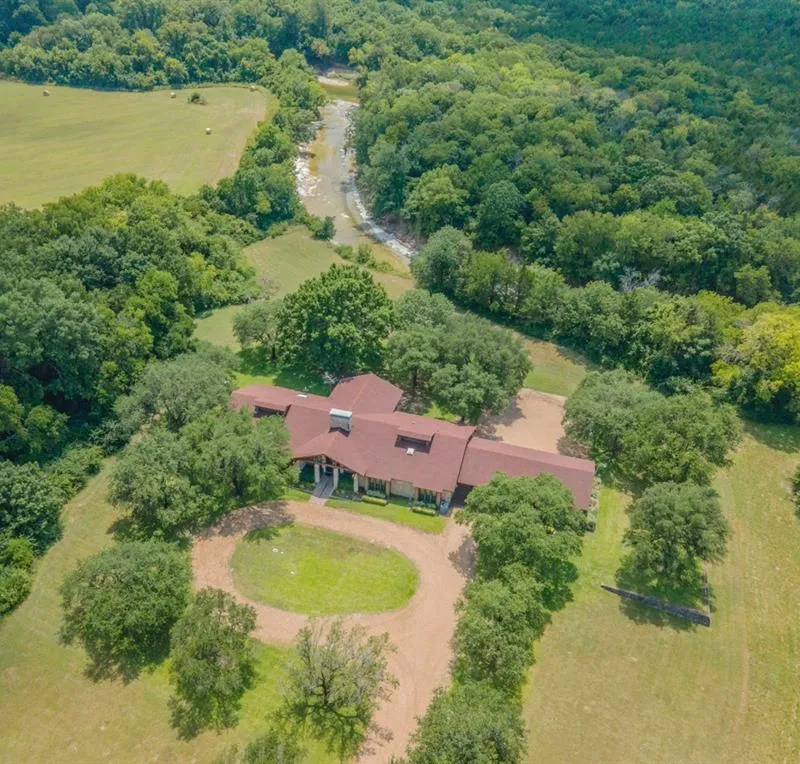2300 W Main Street, Lancaster TX 75146