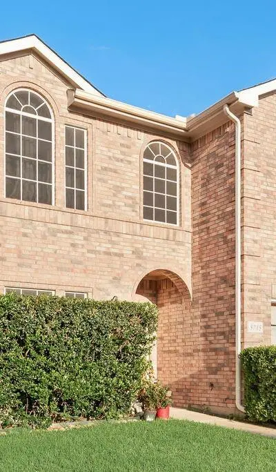 5715 Creekhollow Drive, Arlington TX 76018 - Photo 2