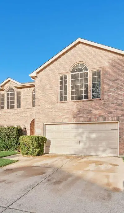 5715 Creekhollow Drive, Arlington TX 76018 - Photo 3