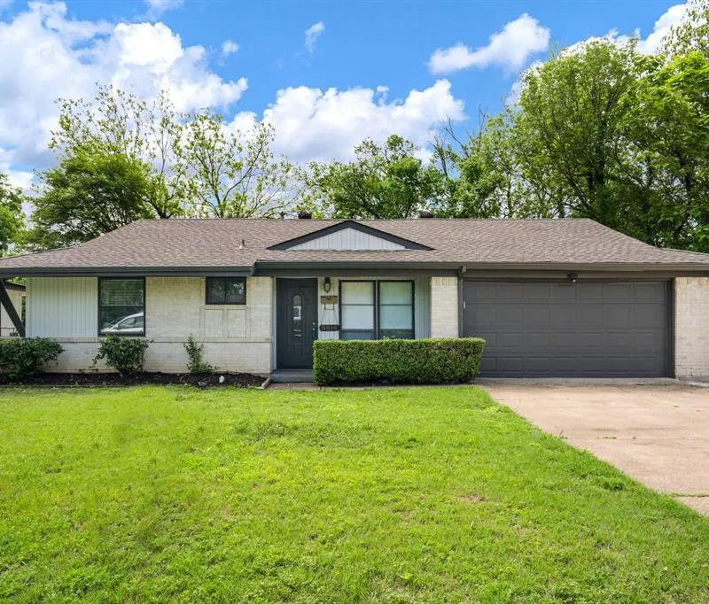3814 Golden Hills Drive, Dallas TX 75241