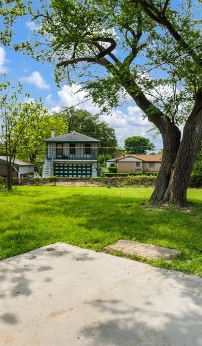 3814 Golden Hills Drive, Dallas TX 75241 - Photo 5