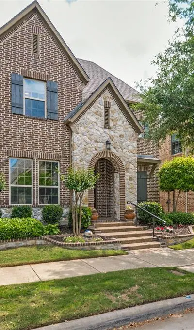 1012 Ivy Charm Way, Arlington TX 76005 - Photo 2