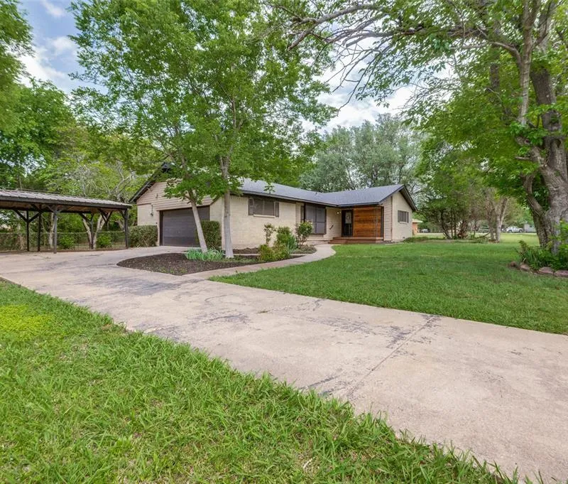 1533 E Springcrest Circle, Lancaster TX 75134