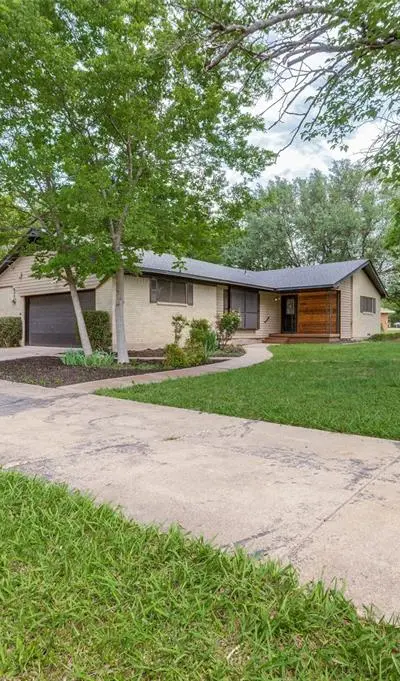 1533 E Springcrest Circle, Lancaster TX 75134