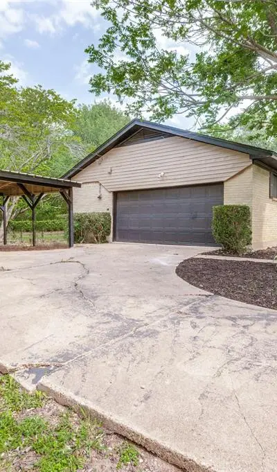 1533 E Springcrest Circle, Lancaster TX 75134 - Photo 3