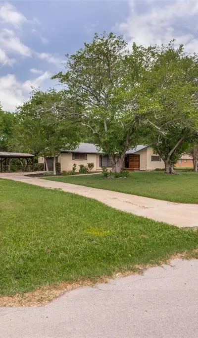 1533 E Springcrest Circle, Lancaster TX 75134 - Photo 4