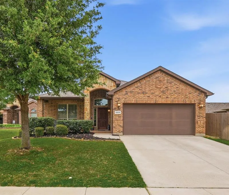 2432 Half Moon Bay Lane, Fort Worth TX 76177